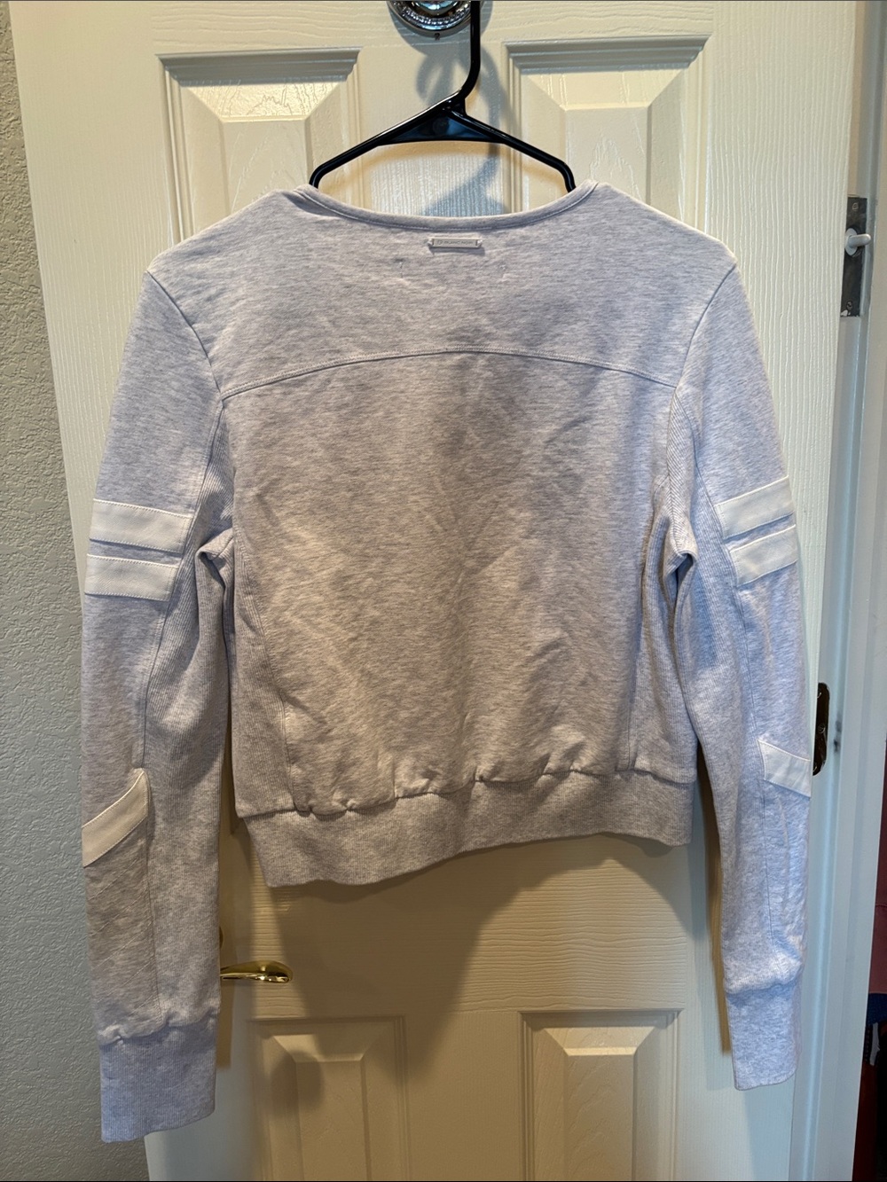 blanc noir Maitri Cropped Sweatshirt - Picture 7 of 7